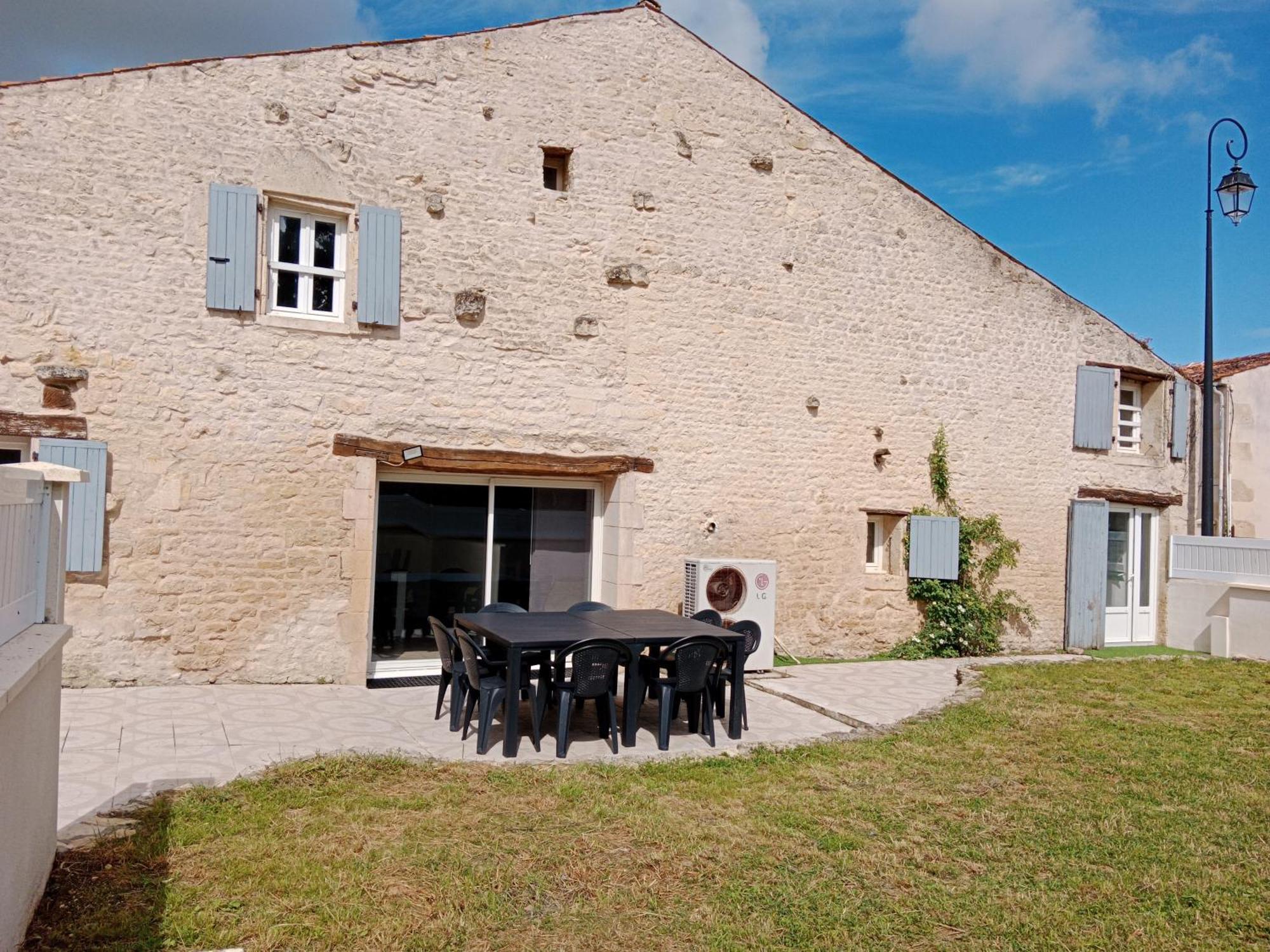 La Grange Pyratelle Villa Puyravault  Exteriör bild